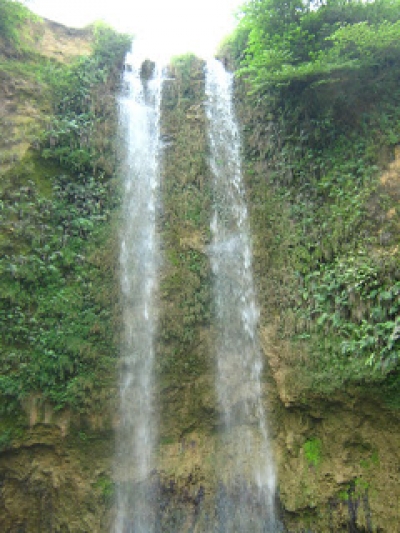 La cascade Ngayongan en province de Java central