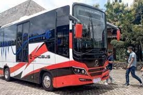 INKA implique des étudiants produisant des bus électriques rouges et blancs pour accueillir le G20