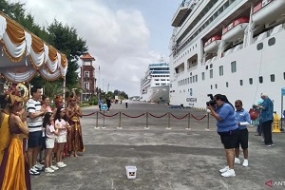 Pelindo Benoa société anonyme présente des attractions culturelles pour accueillir le premier bateau de croisière en 2024