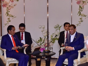 Presiden Joko Widodo ketika mengadakan pertemuan bilateral dengan Presiden Filipina Rodrigo R Duterte di sela-sela pelaksanaan Konferensi Tingkat Tinggi (KTT) ke-34 ASEAN di Hotel Athenee, Bangkok, Thailand, pada Sabtu (22/6/2019) malam. 