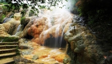 La grotte de Sarabadak à Banyumas, Java Central.