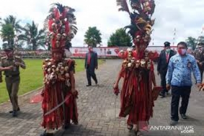 La danse Kabasaran, en province de Sulawesi du Nord