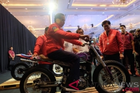 Le président Jokowi encourage l&#039;exportation de produits automobiles