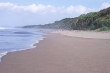 La Plage de la baie de tortue   à  Cilacap, Java centre.