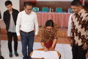 Le directeur général du développement des zones défavorisées (PDT) du ministère du Village, du Développement des régions défavorisées et de la transmigration (Kemendes PDTT) Samsul Widodo a assisté à la signature d&#039;un protocole d&#039;accord lié à  la coopération du développement  du tourisme numérique entre l&#039;office du tourisme de NTT  et l&#039;office du tourisme des régences et des villes de NTT avec l&#039;un des demarrages en Indonésie, GOERS , Samedi (25/5) à NTT.