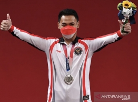 Eko Yuli Irawan a remporté une médaille d&#039;argent pour l&#039;Indonésie aux Jeux olympiques de Tokyo