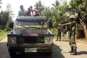 Les bombes jumelles des Philippines tuent 10, dont 5 soldats