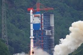 Une fusée transportant un satellite franco-chinois décolle en Chine