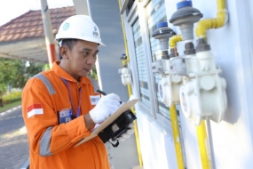 Un agent de  PGN sa vérifie  les installations de gaz naturel