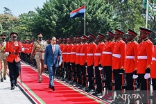 Président Joko Widodo arrive à Dar Es Salaam en Tanzanie