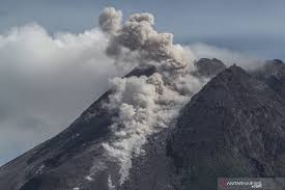 Le mont Merapi a lancé des nuages chauds d&#039;avalanches jusqu&#039;à 600 mètres