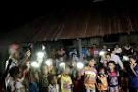 Des lampes solaires illuminent 16 villages à Bengkulu