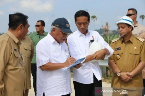 Le Président Joko Widodo lors de sa visite à Bukit Soeharto  le 7 mai 2019, lié au  projet de déplacement de la capitale du pays