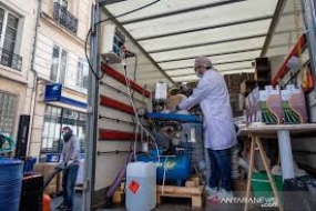 La France produit 10 mille litres de désinfectant pour les mains par jour