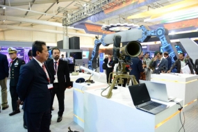 Le sous-ministre indonésien de la Défense, Sakti Wahyu Trenggono lors d&#039;une visite au salon  DefExpo 2020  à Lucknow, en Inde, mercredi (2/5/2020)