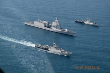 Deux navires de guerre de la République d&#039;Indonésie (KRI), KRI Cut Nyak Dien-375 et KRI Wiratno-379, ont effectué un exercice de dépassement (Passex) avec un navire de guerre italien, ITS Francesco Morosini (P431), dans les eaux de la baie de Jakarta, le Samedi (22/ 7/2023).  Passex a été effectué par les deux corvettes de la marine indonésienne (AL) avec l&#039;ITS Francesco Morosini dans la mer de Java