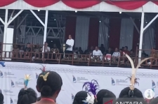 Biak (ANTARA) - Le président indonésien Joko Widodo (Jokowi) a inauguré jeudi le Sail Cenderawasih Bay (STC) à Biak, en Papouasie, sur la plage de Samau, dans le district de la ville de Biak.