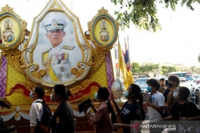 Lutte contre le roi thaïlandais, les manifestants placent une plaque &quot;État appartenant au peuple&quot;