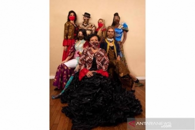 Batik fait une apparition à un salon de la mode à New York au milieu de la pandémie