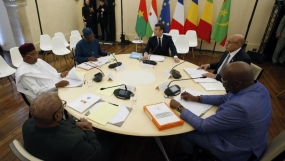 La réunion du président Macron avec les membres du G5 Sahel à Pau en France a discuté de la crise à Barkhane, en Afrique.