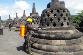 Le temple de Borobudur a été vaporisé d&#039;un désinfectant  pour empêcher  COVID-19