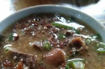 Coto Makasar, l’alimentation typique de Makassar, Sulawesi du Sud.