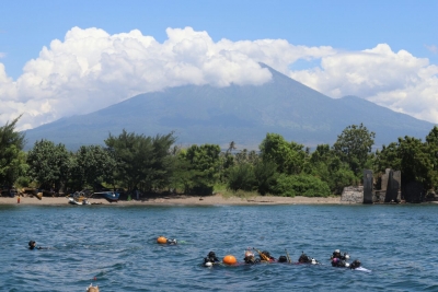 TOURISME NATUREL DANS LES EAUX DE BANGSRING, BANYUWANGI, JAVA EST