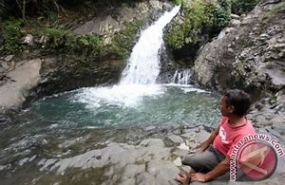 La cascade Langkuik Tinggi à Sumatera occidental.