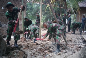 Jusqu&#039;à 2 SSK Korem 064 soldats de Maulana Yusuf Banten ont été déployés à l&#039;emplacement du séisme de 7,4 SR.