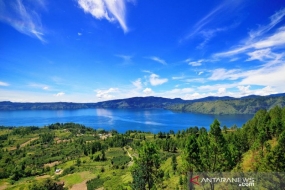 Le ministère du tourisme et de l&#039;économie créative accueille le lac Toba désigné comme géoparc mondial UNESCO.