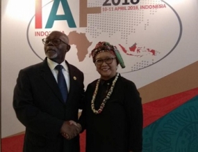 Rencontre avec la ministre indonésienne des Affaires étrangères, le ministre des Affaires étrangères du Cameroun présente son engagement à améliorer la coopération.