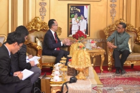 Le Gouverneur de Sulawesi du Sud, HM Nurdin Abdullah,a reçu une délégation  du gouvernement de Singapour à Makassar, mardi (07/09/2019)