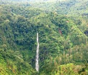 LA CASCADE DE PRINGGODANI, TAWANGMANGU, JAVA CENTRAL