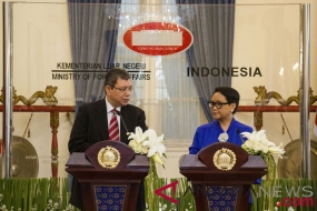La visite du ministre malais des Affaires étrangères en Indonésie