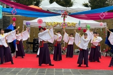 Spectacle de danse japonaise par des lycéens au Japon lors du Festival de l&#039;amitié Indonésie-Japon à Tsukuba, dimanche (1/10). (ANTARA/Juwita Trisna Rahayu)