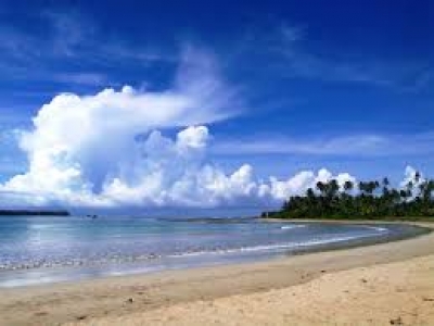 La  plage de Lagundri, située sur l&#039;île de Nias, dans la province de Sumatra Nord.