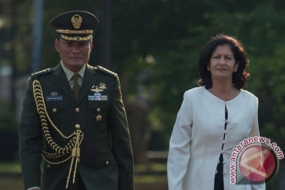 L&#039;ambassadrice Nirsia Castro Guevara (à droite) au Palais Merdeka à Jakarta.