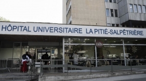 7.	L’enseignant du collège est la première victime du décès par coronavirus en France