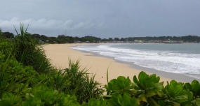 La plage de Santolo, Cikelet, Garut, Java Occidental. VOI-RRI