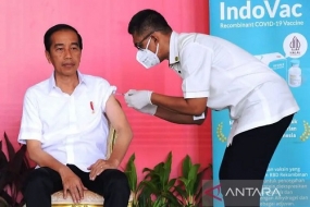 Le président Joko Widodo injecte le deuxième rappel pour Covid-19 et utilise le vaccin Indovac