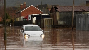 L&#039;ouragan Dennis déclenche une grande inondation en Angleterre