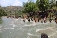 Magowo Libu Watu, une activite d’attraper des poisson dans l&#039;ouest de Sumba