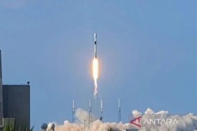 La fusée Falcon 9 lancée dans l&#039;espace transportant le satellite de la République d&#039;Indonésie (SATRIA-1) depuis le complexe de lancement spatial de Cap Canaveral SLC 40, Floride, États-Unis, dimanche (18/6/2023).  ANTARA/Livia Kristianti/aa.