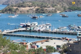 L&#039;un des ports à  Labuan Bajo