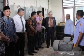 Le maire de Toyohashi, Koichi Sahara, ainsi que le maire de Solok, Sumatra Ouest, Zul Elfian à Solok, se sont rendus lundi (19/08/2019) sur un site de purification de l&#039;eau potable dans le village de Kampai Tabu Karambie (KTK).