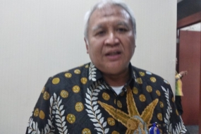 Le recteur  de l&#039;Université de Pertamina, Prof. Akhmaloka, lors d&#039;une déclaration à la presse samedi à Jakarta