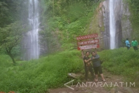 La beauté de la cascade de Tancak Kembar