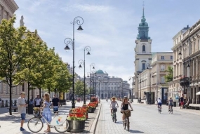 Le confinement  est desserré, le centre commercial commence à  ouvrir  en Pologne