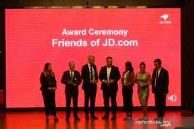 L&#039;ambassadeur d&#039;Indonésie a reçu un prix de JD.com