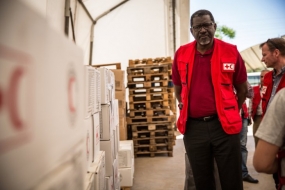 Assurez-vous que l&#039;aide arrive, IFRC visite les victimes du séisme de Lombok